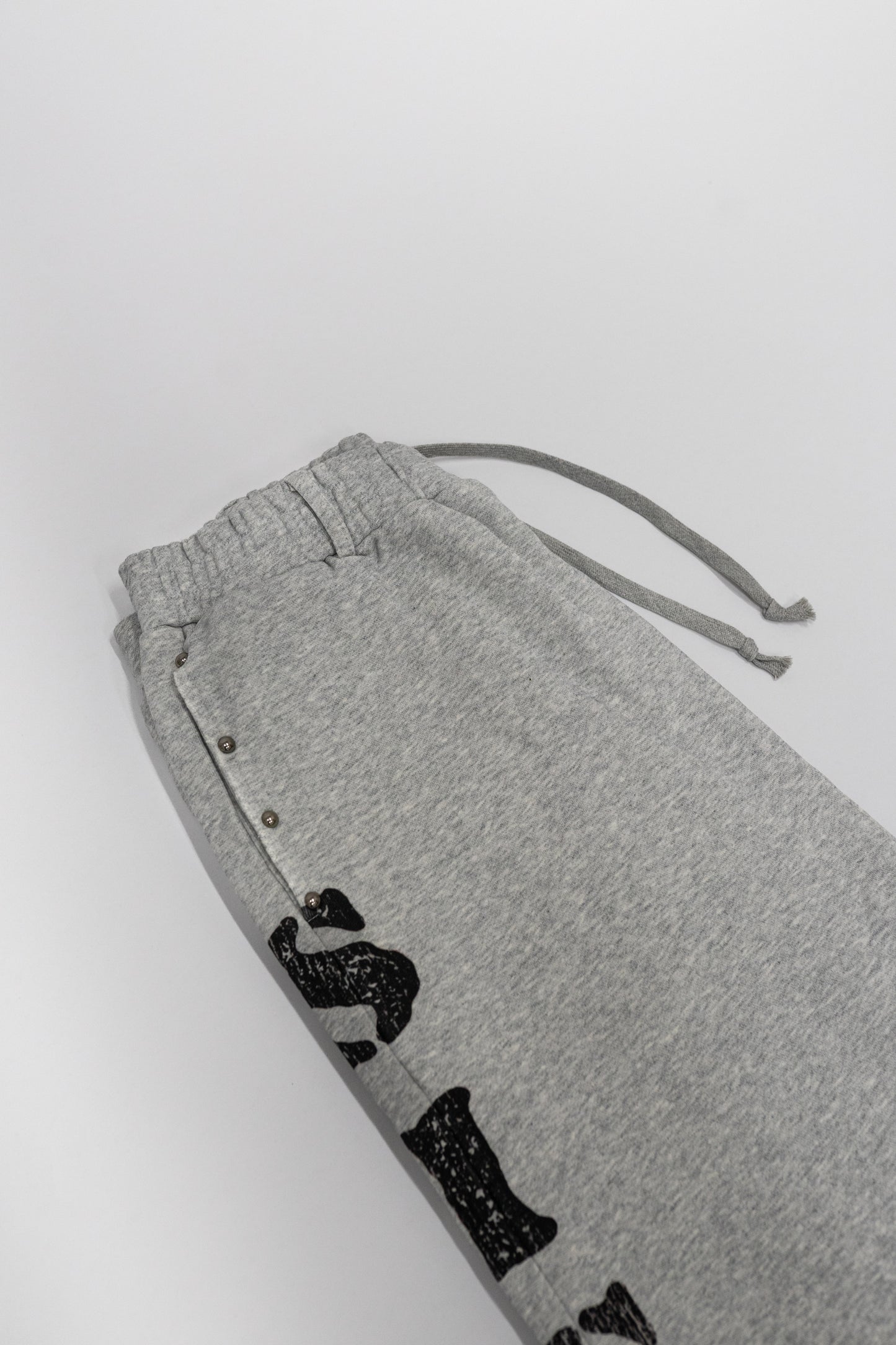 “SIGN” sweatshorts grey colorway