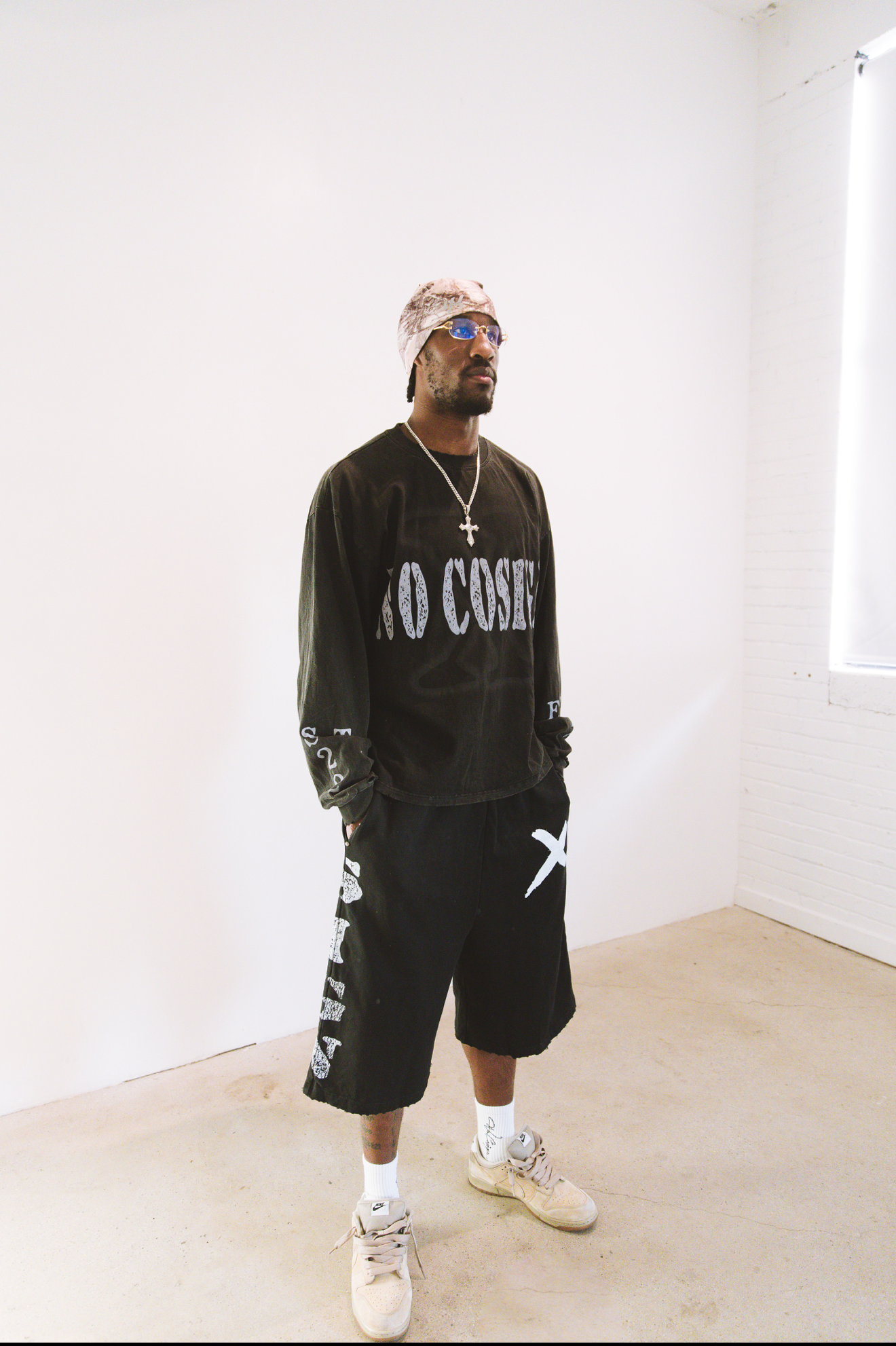 “SIGN” sweatshorts black colorway