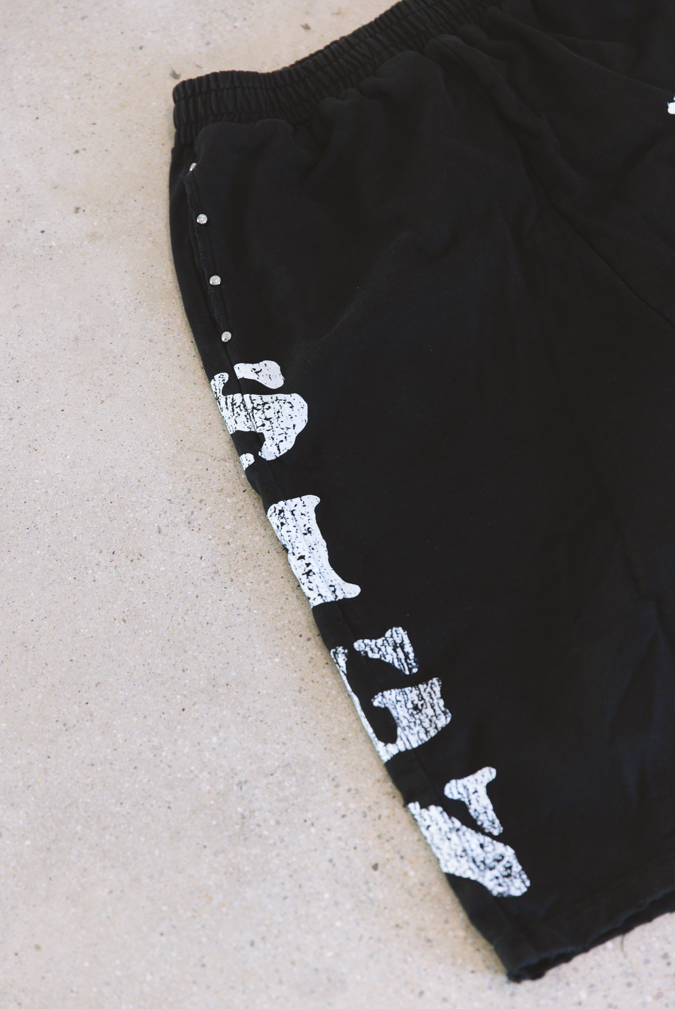 “SIGN” sweatshorts black colorway